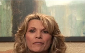 Vanna White talks about soldiers