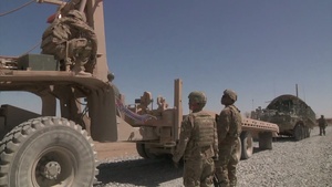 Mechanics recover Stryker hit by I.E.D.
