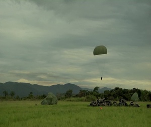 Airborne Operations at Fuerzas Comando 2012 (Spanish)