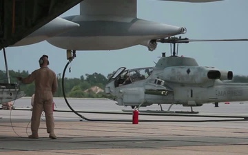 VMGR-252 Marines refuel HMLA-467 AH-1W Super Cobras during Exercise Mailed Fist