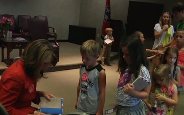 Minute Man Report: Tennessee First Lady Promotes Reading to Military Children