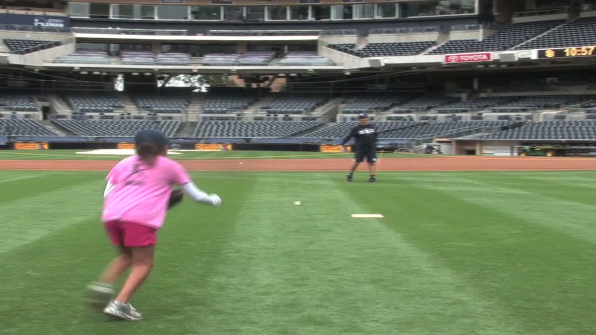 Padres host 50 kids at USAA's baseball camp