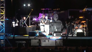 Review of the Tour For Troops Concert featuring Kelly Clarkson