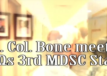 Ortho Surgeon takes time out to visit Headquarters 3d MDSC