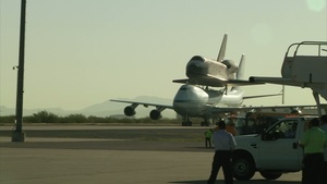 Space Shuttle Endeavor lands at Biggs Army Airfield