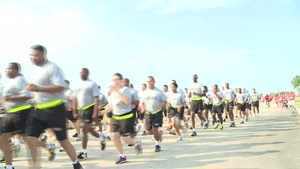 Training Unit Troops Run to Honor Service