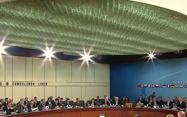 L'OTAN et la Russie contre les engins explosifs (French Version)