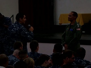 U.S. Pacific Fleet Commander Visits Atsugi