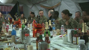 Army Leaders Give Thanks with Soldiers
