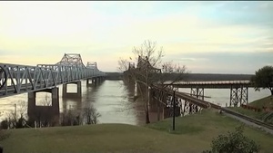 Coast Guard Cleans Oil From Mississippi River
