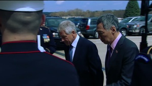 Hagel Meets with Singapore PM