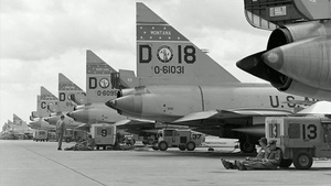 Former Fighter Pilot Visits Base