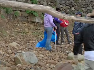 CFAS Sailors Clean Up a Local Beach