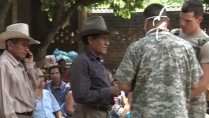 Army Provides Dental Care to the People of El Metalio, El Salvador