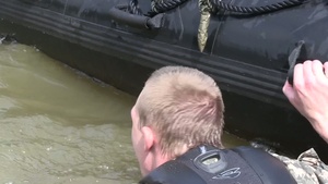 Arkansas Cavalry Soldiers Trains for Aquatic Operations