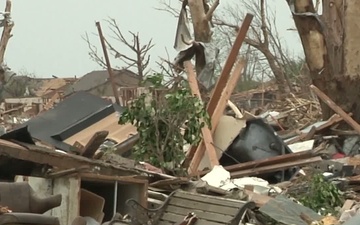 Gen. Grass Visits Oklahoma Tornado Damage