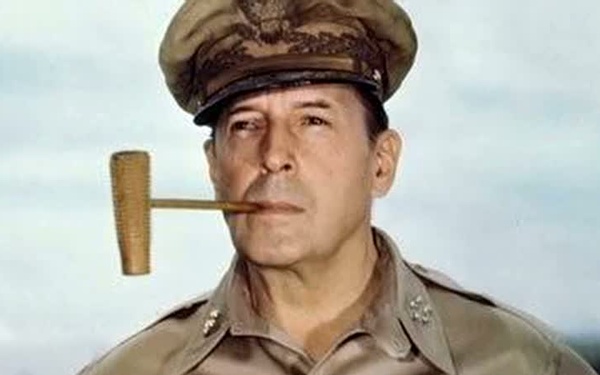 Soldiers Update:  General Douglas MacArthur Leadership Award