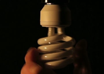 Change a bulb and reduce carbon emissions (15 sec PSA)