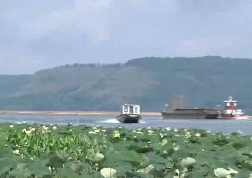Corps of Engineers builds islands in the Mississippi River