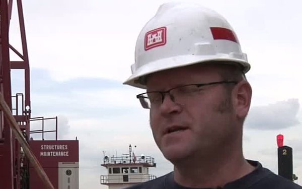 Corps of Engineers Replaces Missississippi River Lock and Dam Gate