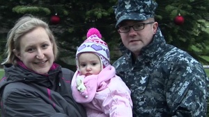 MC1 David Simmons and Family greeting to Florida