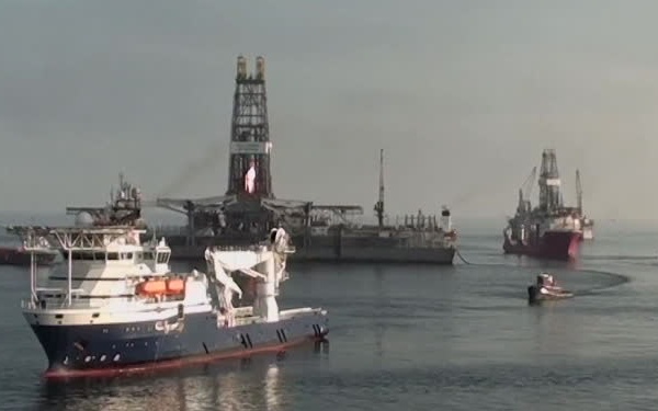 100613-G-0000X-0-Coast Guard June 13 over flight