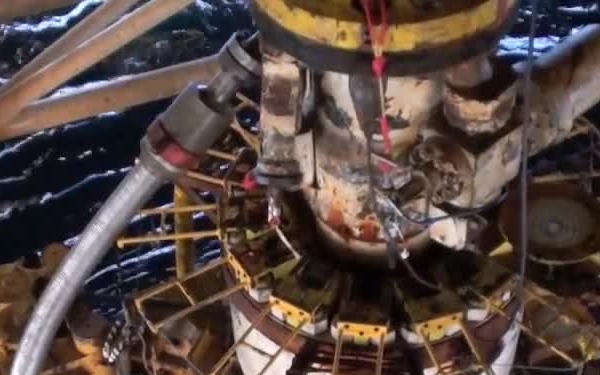 Deepwater Horizon BOP Extraction