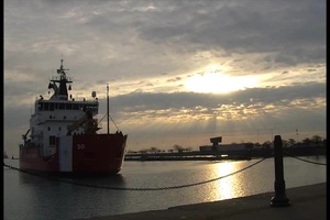 Cutter Mackinaw Arrives in Chicago