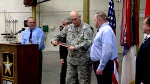 Gen. Raymond T. Odierno presents Combined Logistics Excellence Award