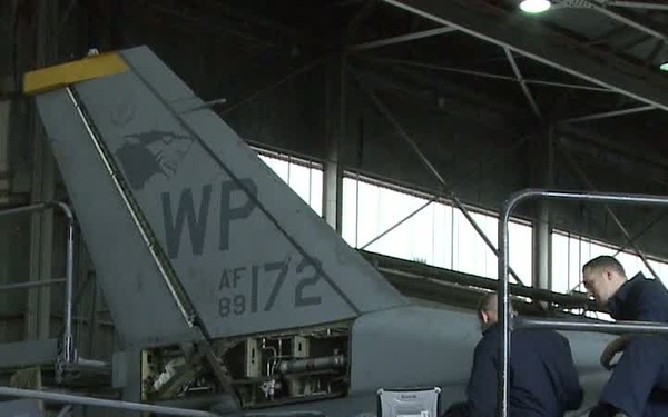 PACAF Commander Visits the Wolf Pack
