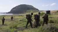 Intel Marines climbs Iwo To