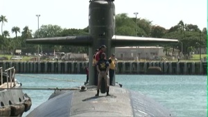 USS La Jolla(SSN 701) deploying