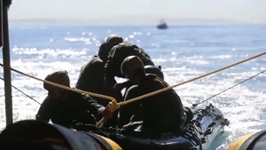 Recon Marines conduct first-time launch off USS Freedom