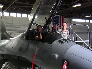Steelers Linebacker Lawrence Timmons visit (b-roll)