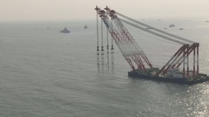 Aerial Video Showing U.S. Navy SAR Efforts Around the Sunken Ferry Sewol Site