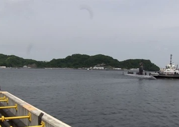 USS Columbus Arrives to Yokosuka, Japan