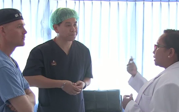 Pacific Partnership 2014 - Ophthalmology SMEE in Rote