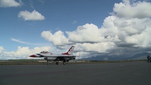 Arctic Thunder 2014 - Thunderbirds Perform