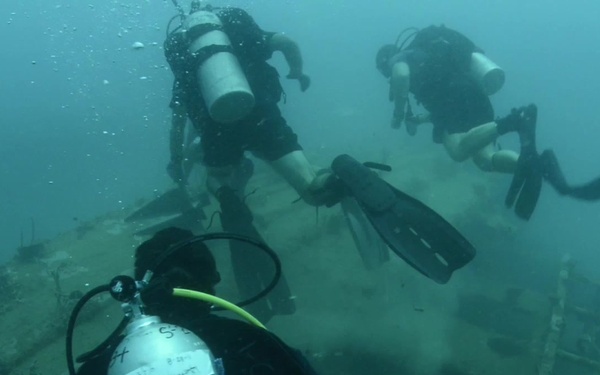 Prime cuts: U.S. Navy divers dive an underwater wreck with Colombian divers as part of Southern Partnership Station '14.