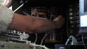 B-roll MCAS Iwakuni Mobile Facilities Technicians Hold Their Squadron Together