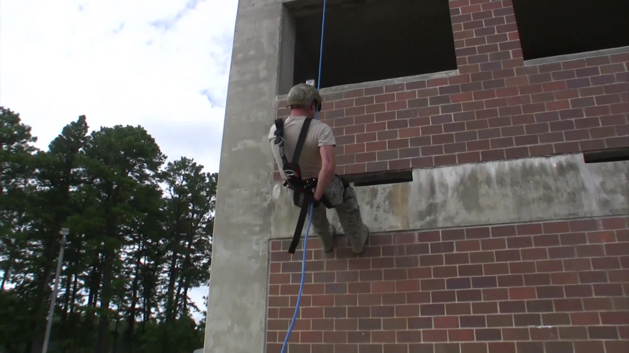 U.S. Air Force tactical air control party Airmen from the New Jersey Air National<br />Guard&#39;s 227th Air Support Operations Squadron rappel from a building<br />at the Anthony &quot;Tony&quot; Canale Training Center in Egg Harbor Township, N.J.<br />on Sept. 20, 2014. Airmen from the 177th Fighter Wing took part in a tactical rappel training course taught by U.S. Air Force Master Sgt. Jose Almeida, a member of the 177th, as well as a SWAT team member in the City of Miami.