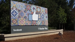 Marines Get Behind the Curtains of Facebook