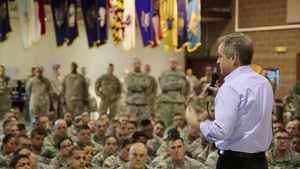 Gov. Parnell speaks with Guardsmen at town-hall meeting