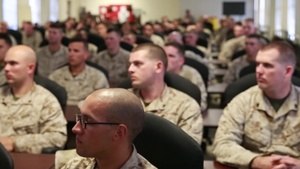 Maj. General James Hartsell Visits Reserve Combat Marksmanship Coaches' Course in Quantico