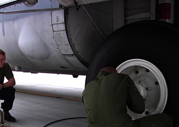 VMGR-152 On MCAS Iwakuni Maintains Their C-130’s