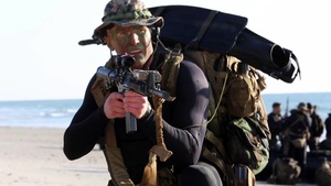 Shaping the Battle Space: Recon, Amphibious Assault Marines Test Core Capabilities During Bold Alligator 14 (No Titles)