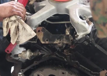 CLB-15, 15th MEU Marines Fix Vehicle