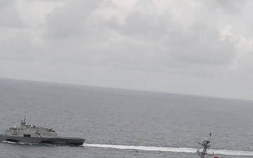 USS Fort Worth (LCS 3) and USS Sampson (DDG 102) Operate Underway