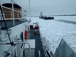 U.S., Canadian Coast Guard Open Lanes for Commercial Vessels