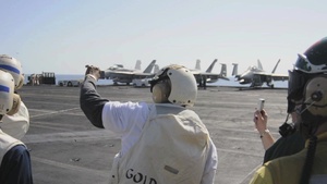 Green Bay Packers Visit Carl Vinson